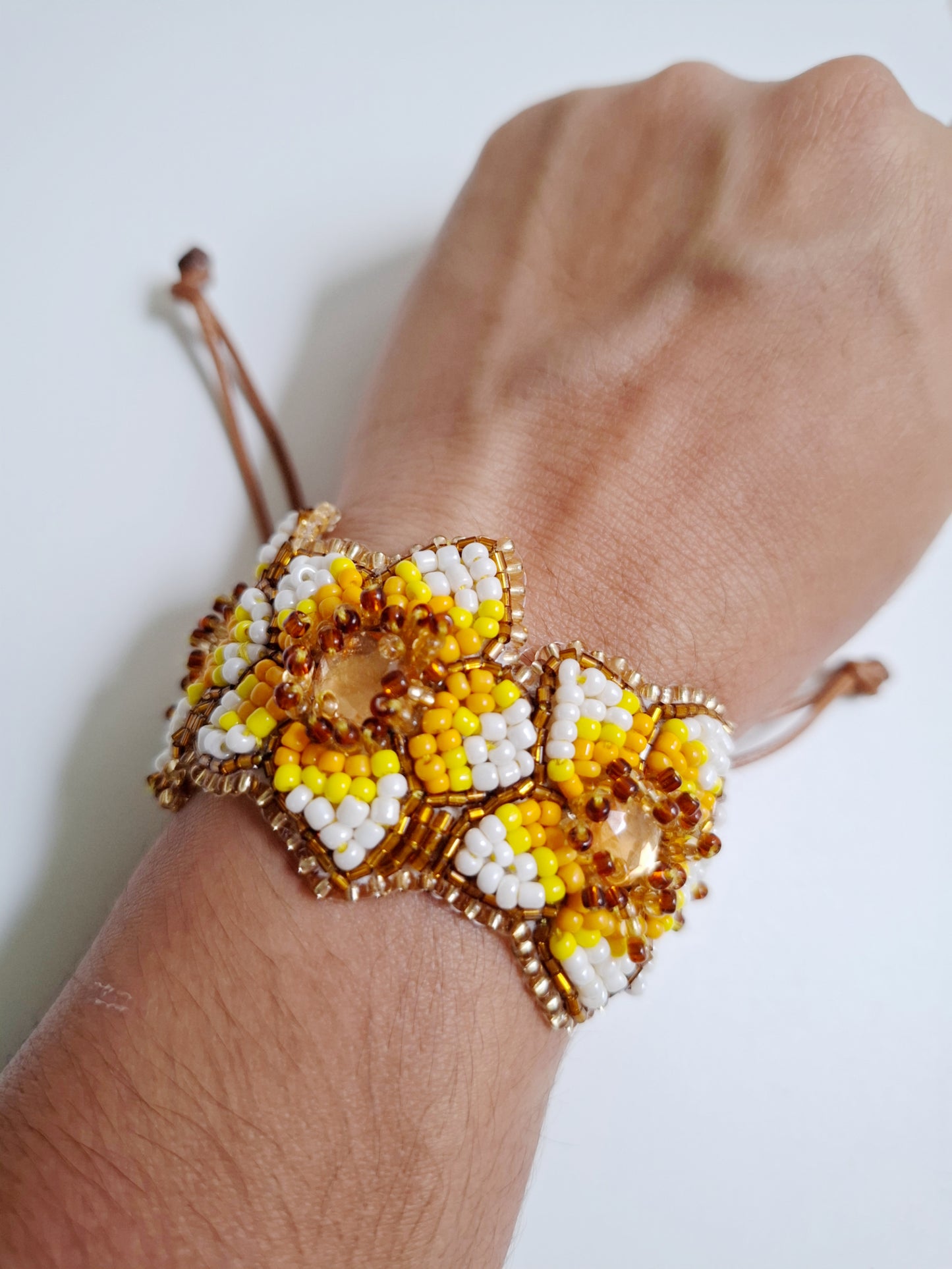Pulsera de flores de zinnia