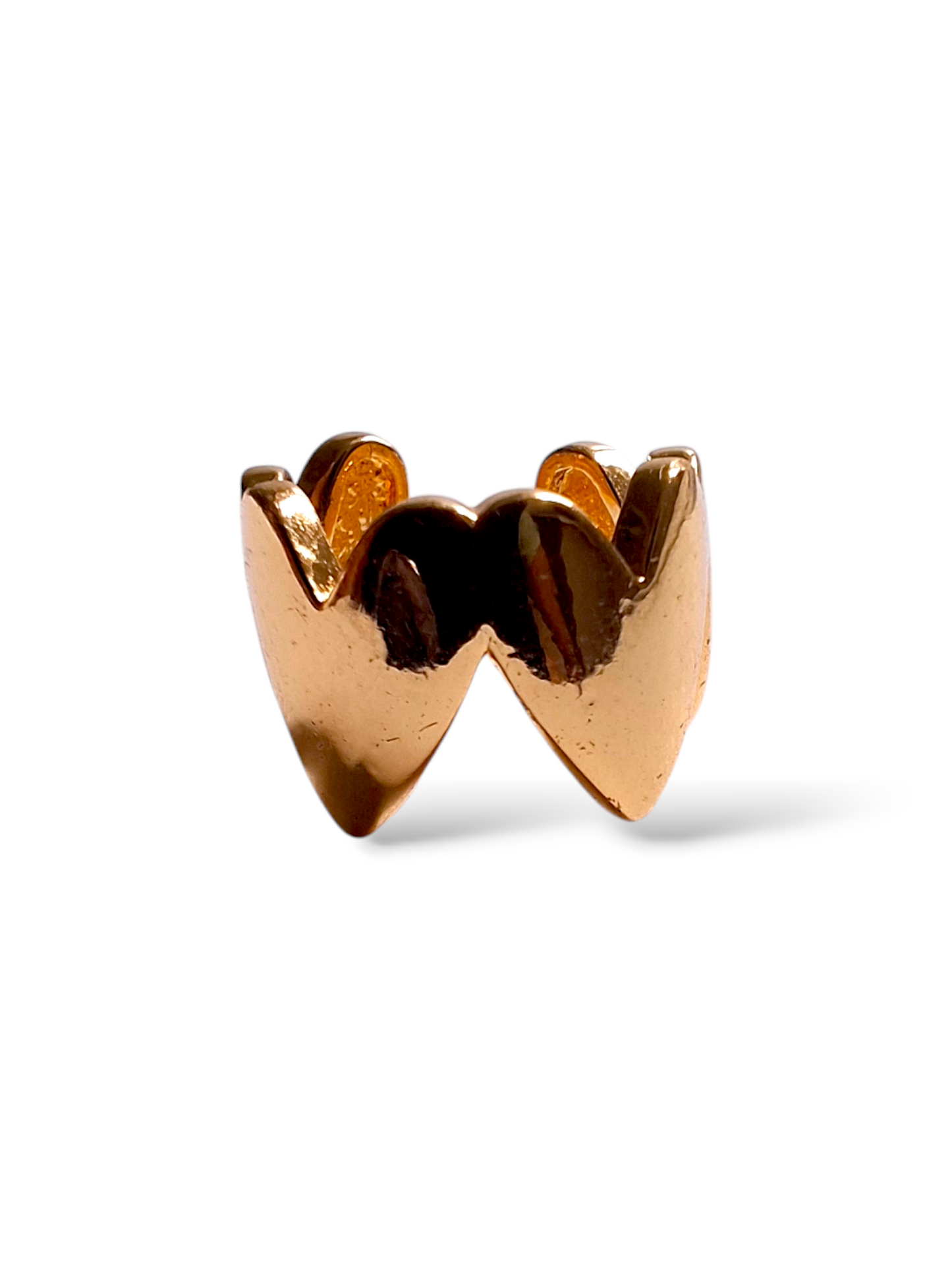 Puño para la oreja Amore