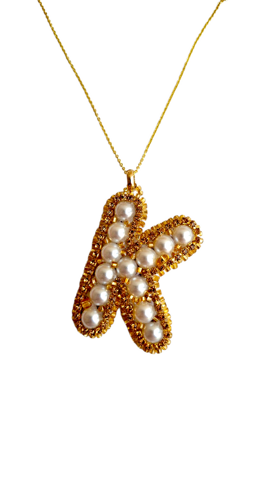 Collar con colgante de inicial "K" personalizado con perlas
