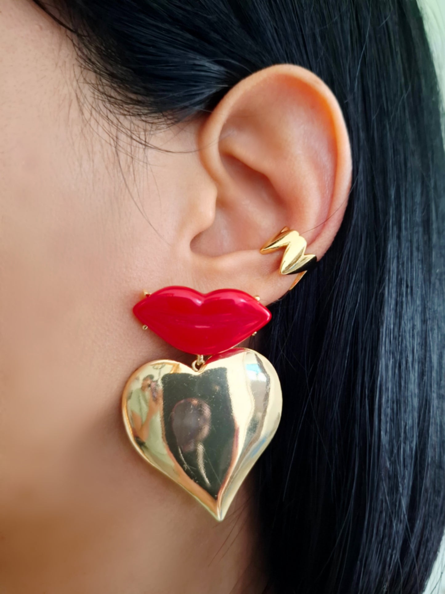 Puño para la oreja Amore