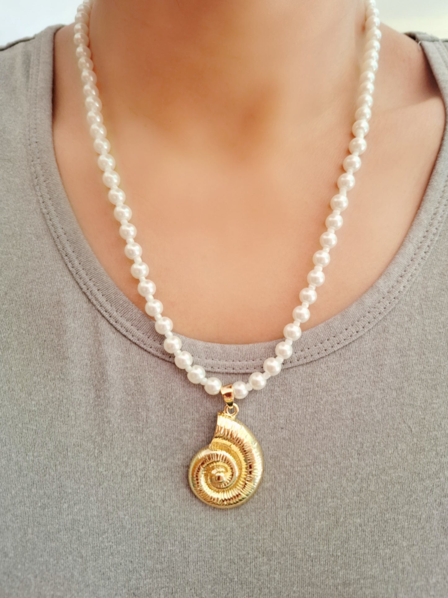 Collar de conchas marinas