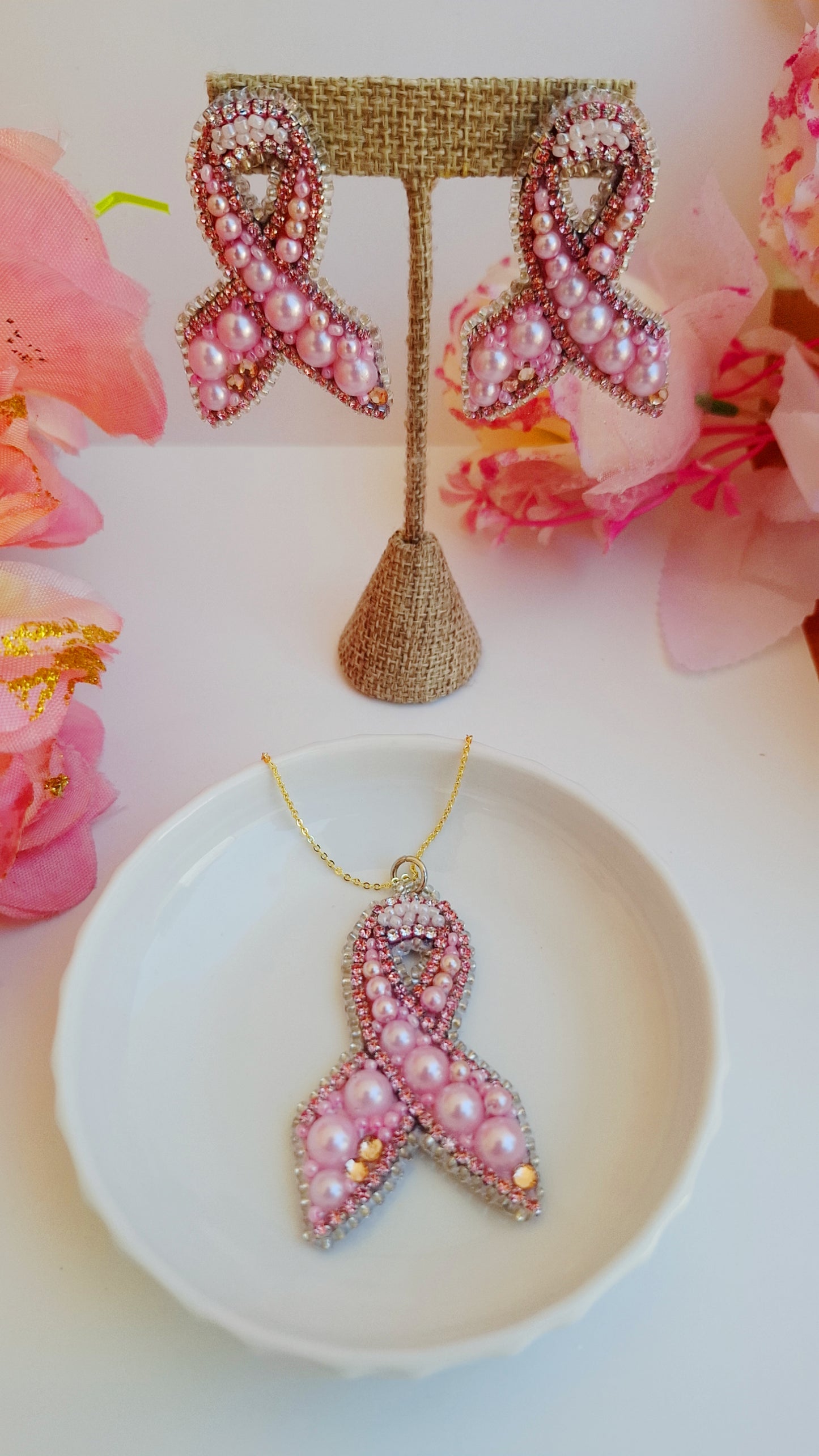 El conjunto de joyas rosas