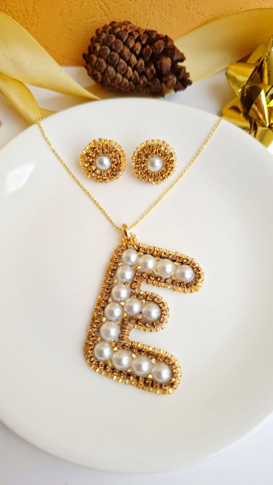 Juego de joyas personalizado con inicial "E" de Perlas