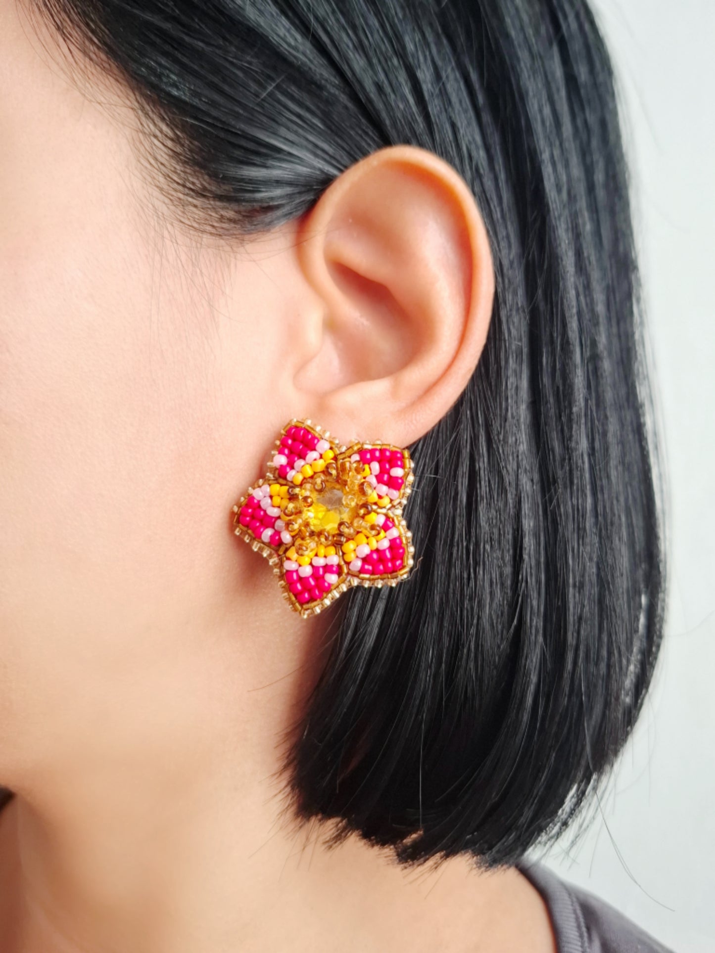 Pendientes de flores de zinnia