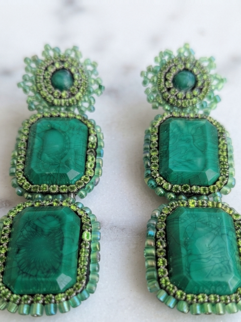 Pendientes Audrey de cuentas verdes esmeralda