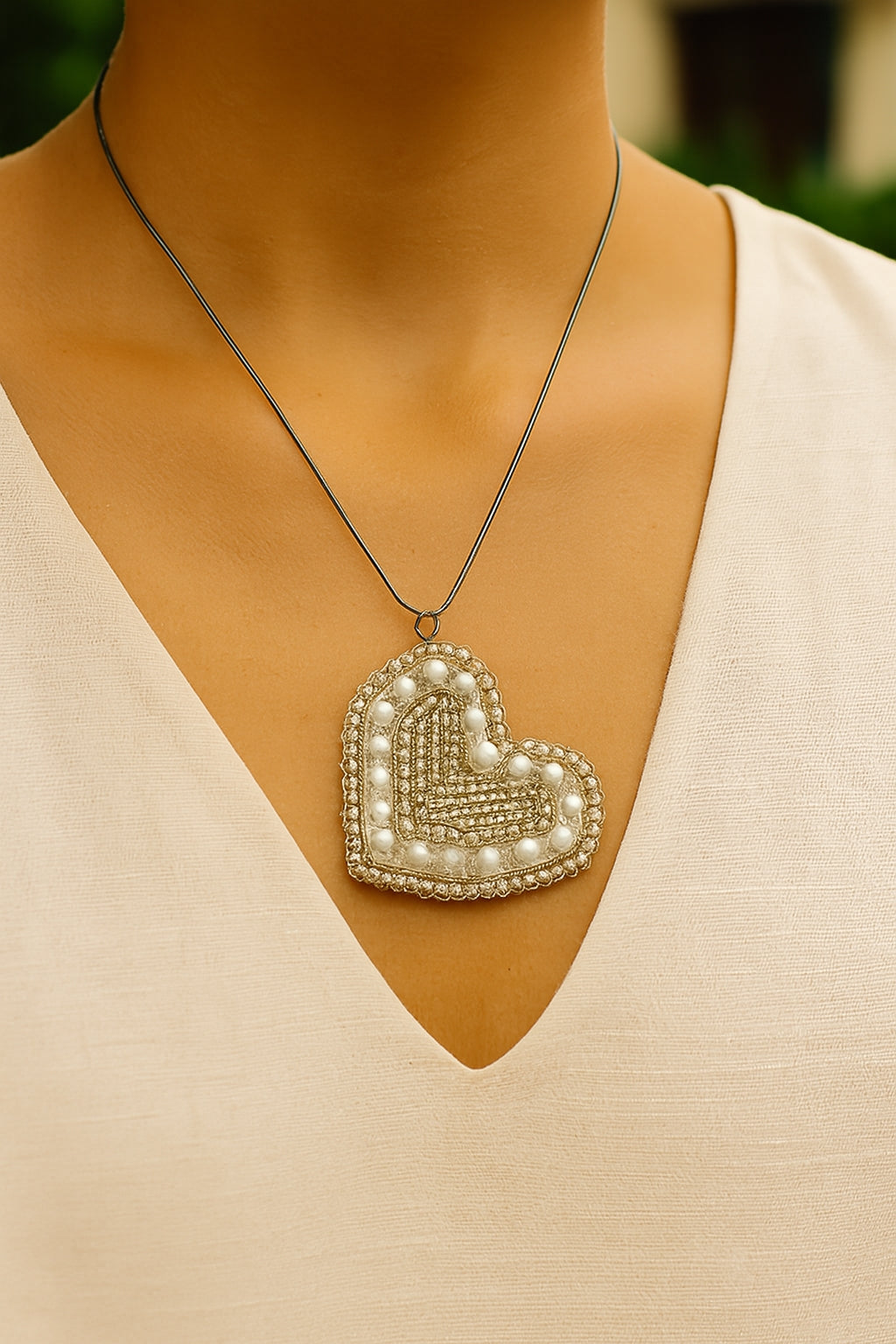 Collar con colgante de corazón de Angela