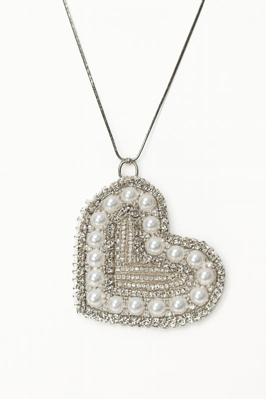 Collar con colgante de corazón de Angela