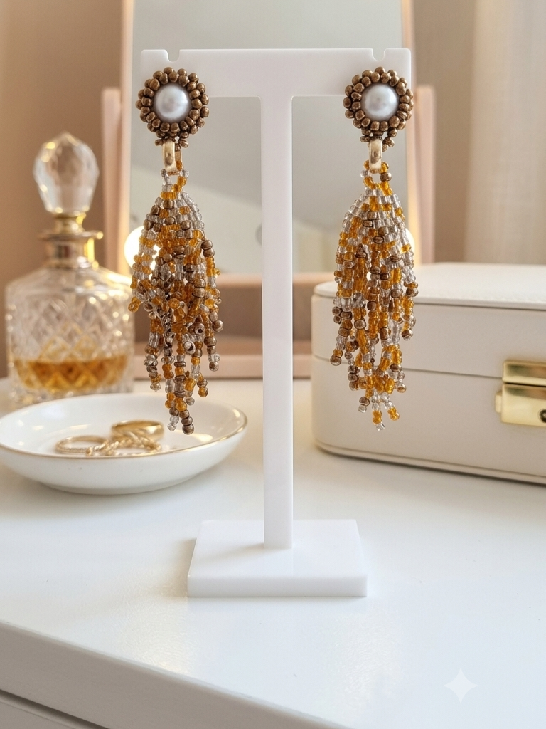 Pendientes de perlas estilo coral.