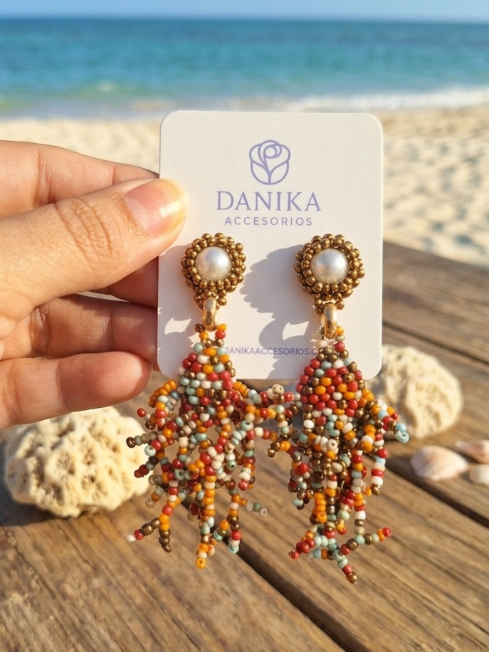 Pendientes llamativos de perlas de coral