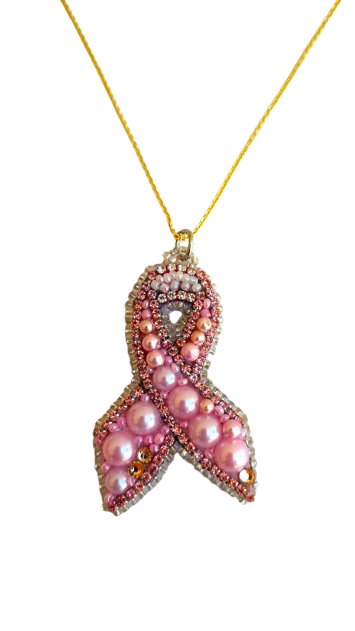 Collar con colgante de lazo rosa.